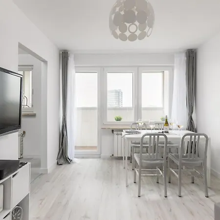 Bright And Cozy Smocza By Renters *