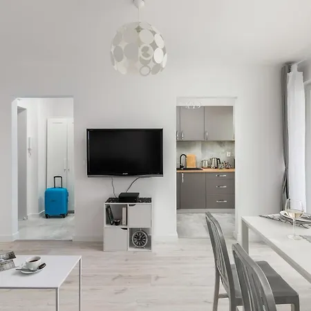 Bright And Cozy Smocza By Renters شقة